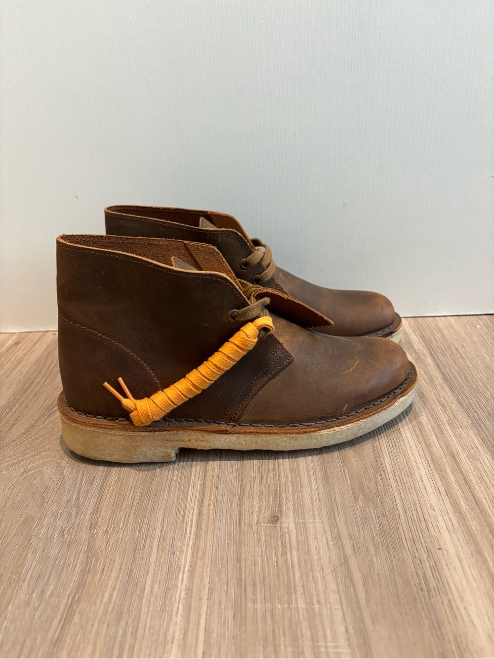 New CLARKS Women's Originals Desert Boot, Beeswax Jaune Miel Size 7